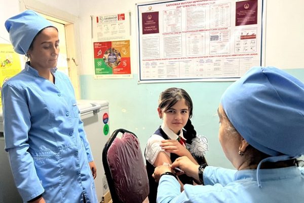Ваксинагирӣ духтаронро дар оянда аз саратони гарданаки бачадон эмин медорад
